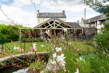 le jardin des roches vous invite a découvrir aromates et les fleurs comestibles du jardin